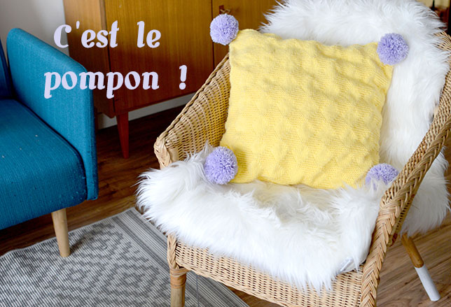 coussin-tricot-pompon