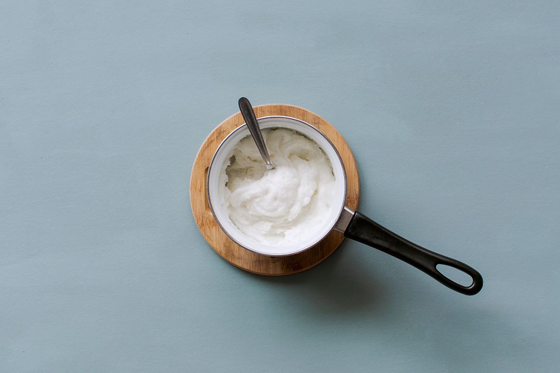 Un centre de table DIY en porcelaine froide pour Pâques