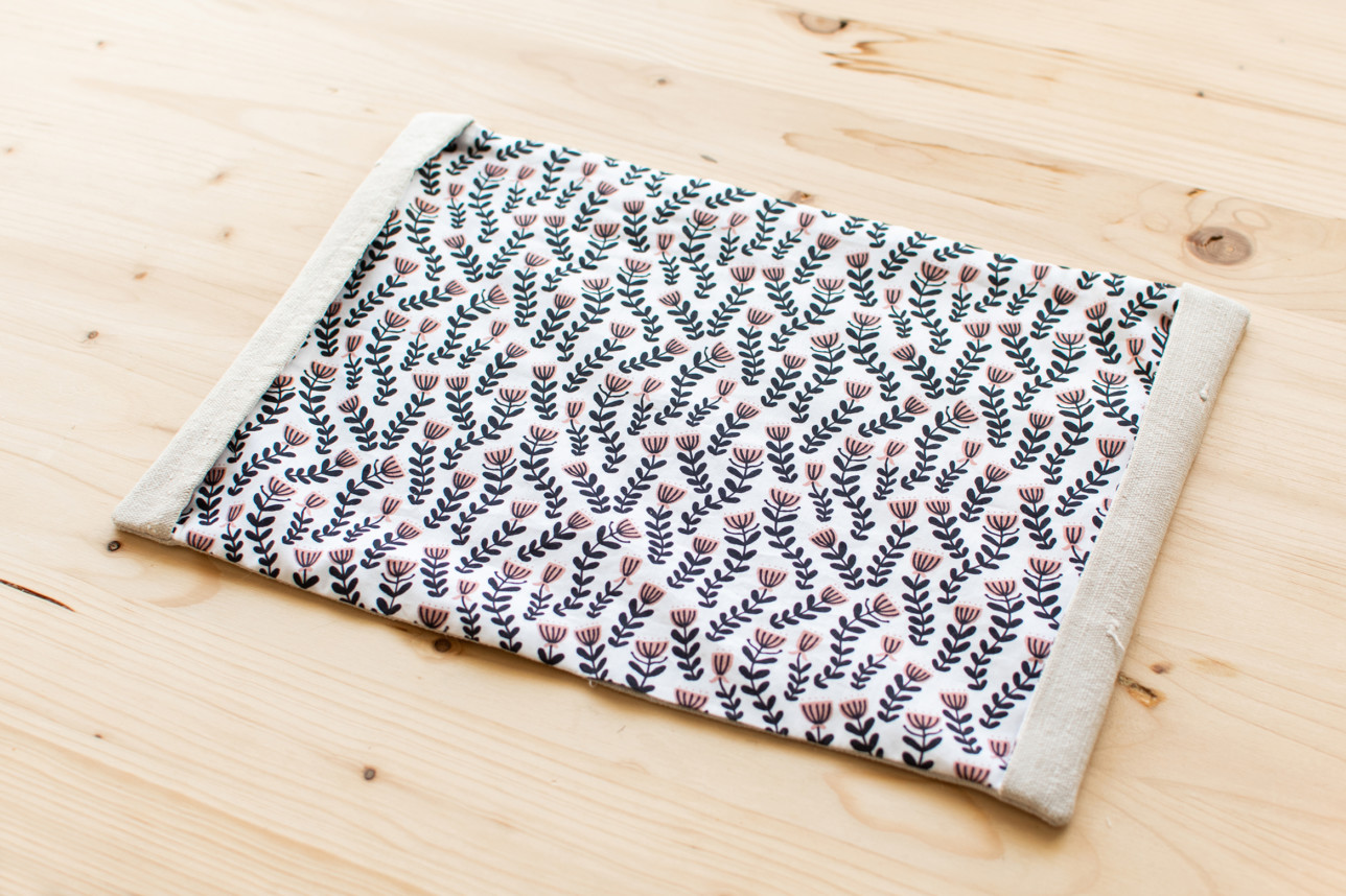 Couverture Shipibo Brodée Main – Motif Serpent – 100% Soie – Rouge