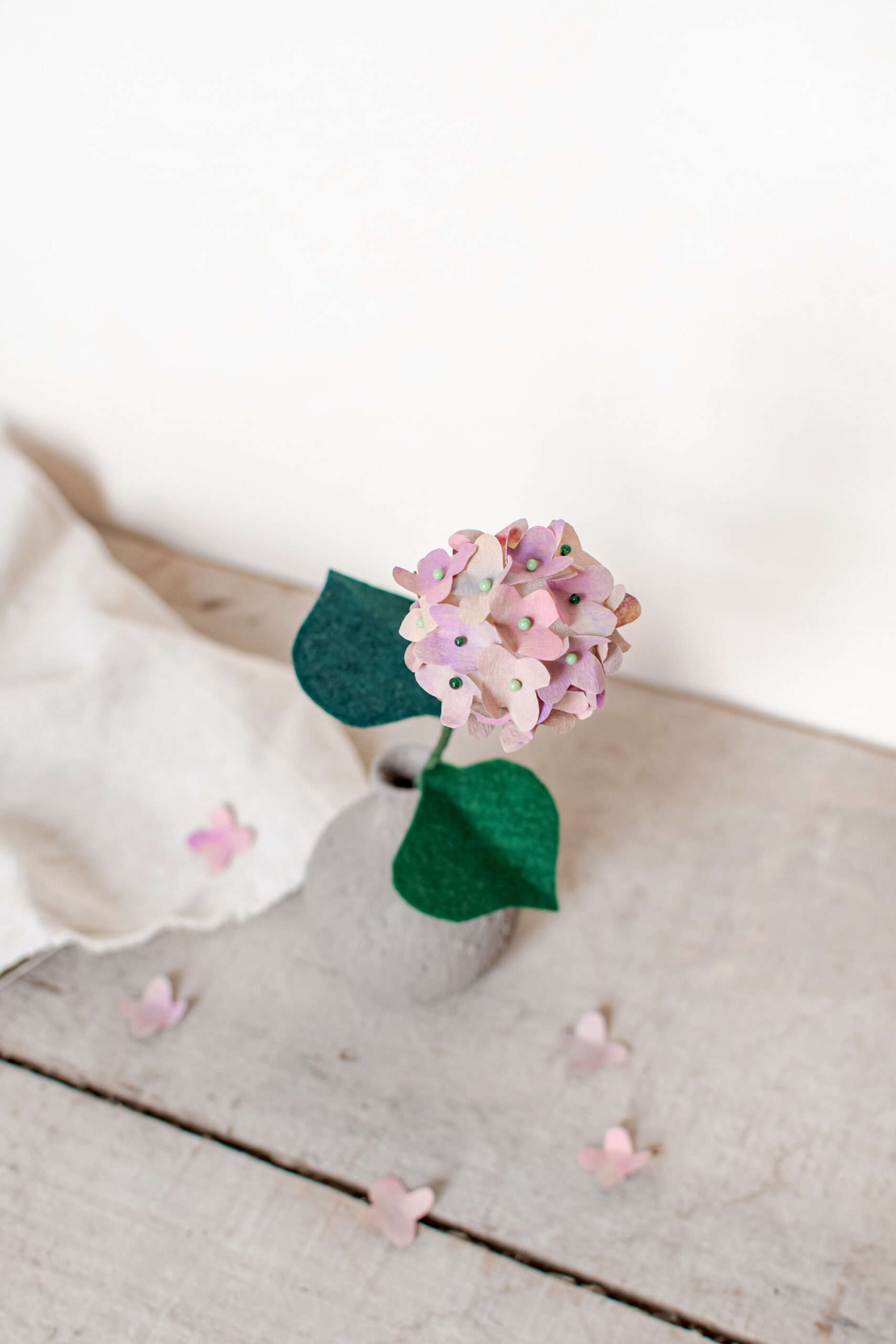 fleur d'hortensia en papier à partir d'un filtre à café